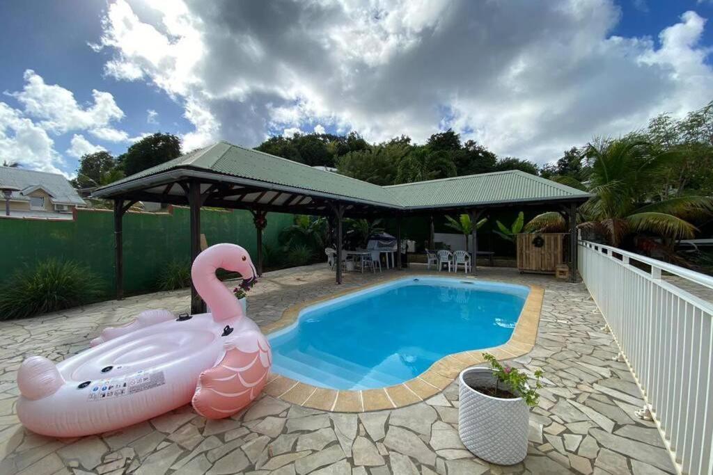 Charmant Appartement Avec Piscine Le Robert Exteriér fotografie
